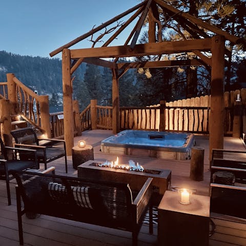 Enjoy evening drinks around the fire pit or from within the hot tub