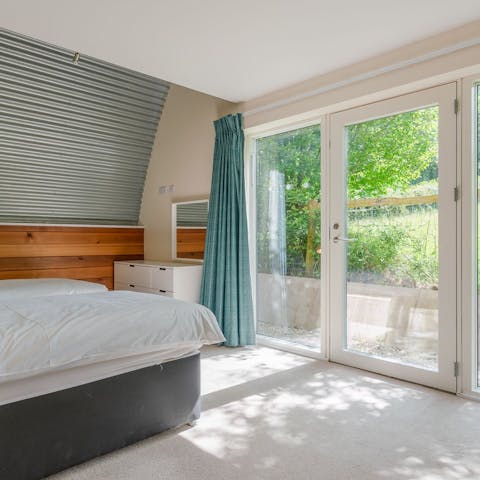 Wake up to stunning views of the Vale of Evesham and the surrounding fields