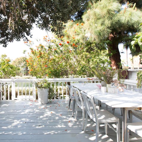 Dine alfresco with views overlooking the Venice Canals