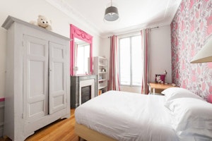 Parisian Literati image 3