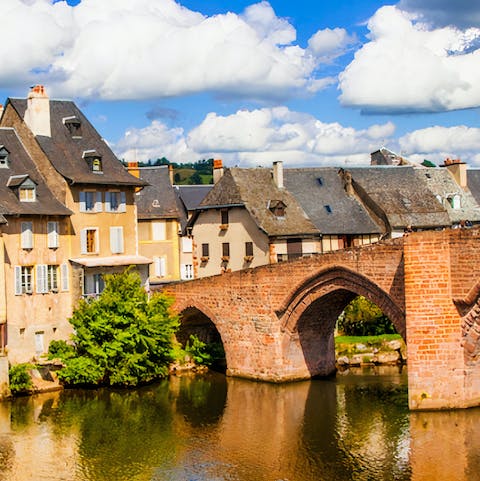 Discover the picturesque Dordogne region with a chateau as your base