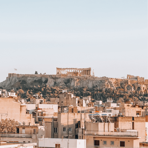 Wander through the streets to admire the majestic Acropolis