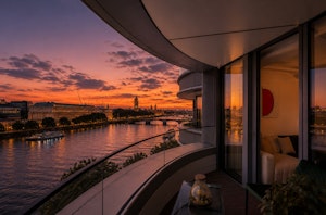Parliament & Thames image 3