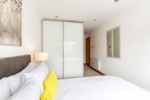 Oak Manor image 4