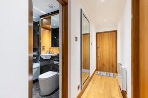 Oak Manor image 3