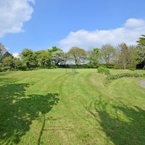 Stretch your legs and enjoy plenty of fun and games in your communal rear garden