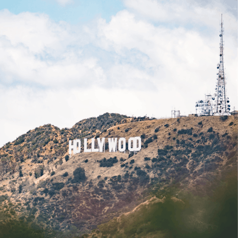 Stay in the heart of Hollywood Hills