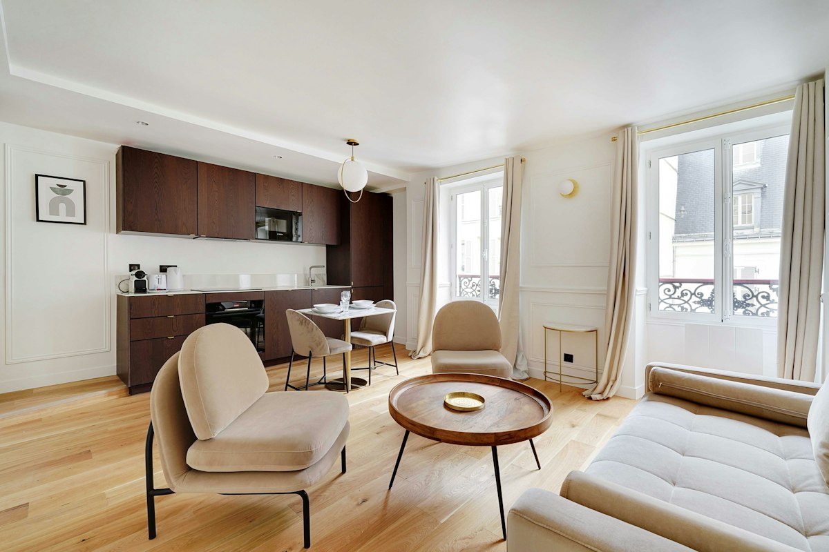 A Parisian Chapter, Ile-de-France