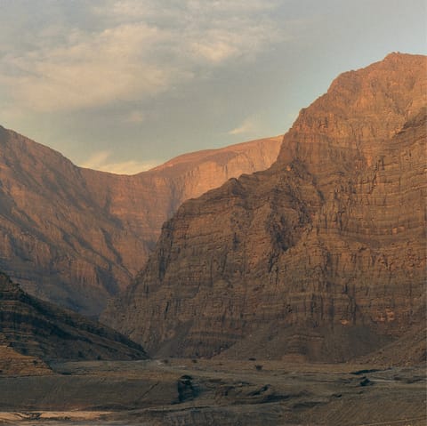 Adventure around the breathtaking desert and mountain landscape around Ras Al-Khaimah