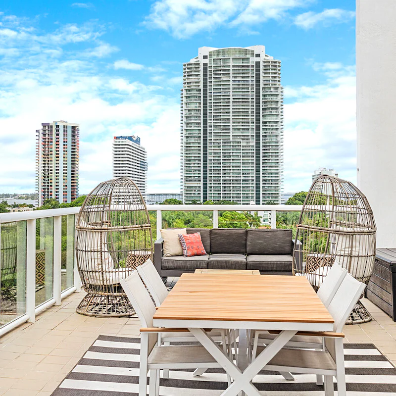 Socialize in outdoor lounge areas