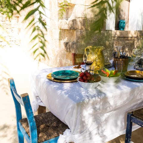 Dine alfresco on a delicious, home-cooked meal
