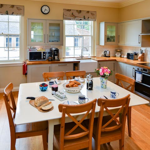 Start mornings off in the sunny kitchen while feasting on the welcome pack of homemade brownies, bread and jam