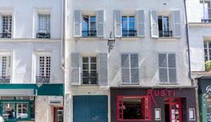 A Splash of Paris Red image 3