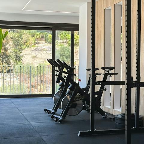 Feel energised after an uplifting workout in the gym