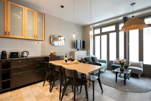 The Oenophile's Eiffel image 5