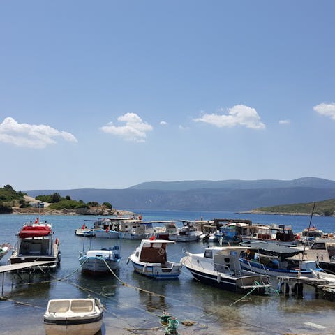 Take a stroll along the idyllic Karsiyaka Pier to watch the boats come and go