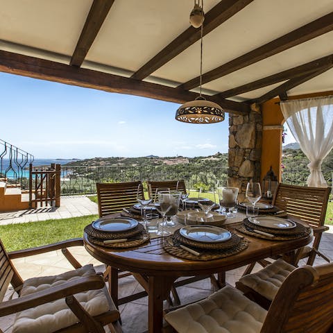 Plan an adventure in Porto Cervo with your loved ones over an alfresco breakfast