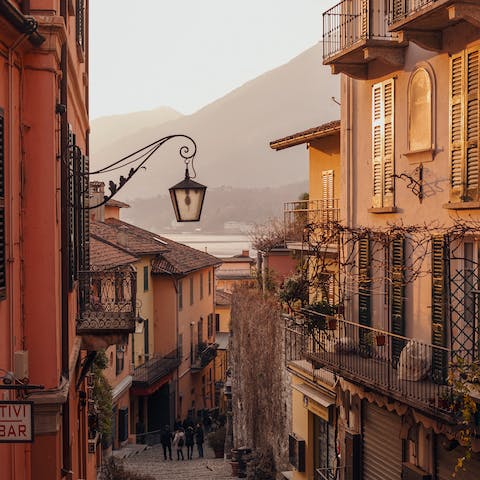 Catch the ferry from Como to charming Bellagio – the journey takes around forty minutes