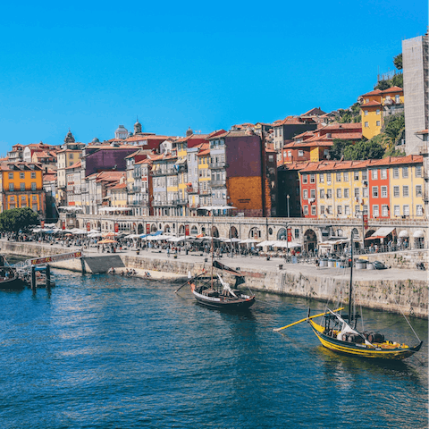 Stay in the heart of Porto, a few minutes walk from the banks of the Douro River