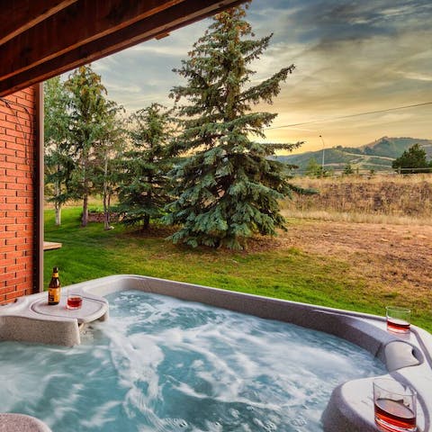 Crack open a cold one in the hot tub to enjoy the view 