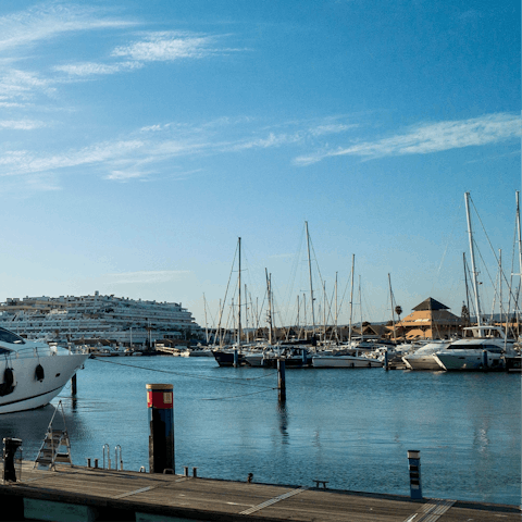Take a fifteen-minute walk to Vilamoura marina