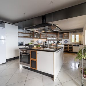  **Well-equipped kitchen** The kitchen is fully stocked with everything guests need to cook their own meals.