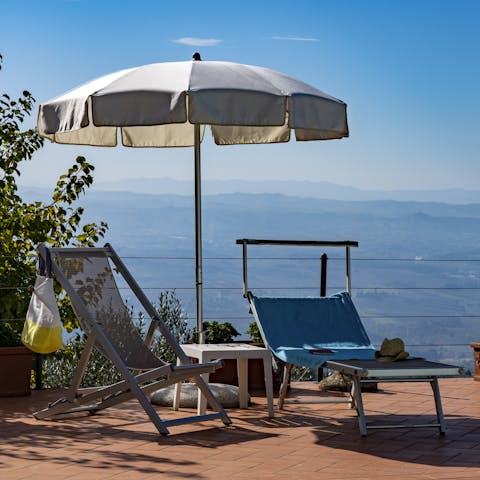 The hosts were responsive and helpful throughout the guests' stay.
