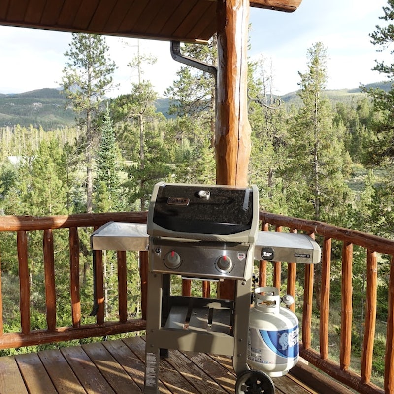 Fire up the barbecue and have steaks with mountain views