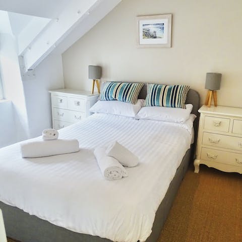 Fall into your big, cosy bed at the end of long days hiking the Cornwall coast