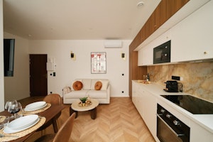 Cobbles & Walnut image 5