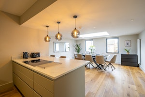 Henley Hideaway image 5