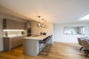 Henley Hideaway image 2