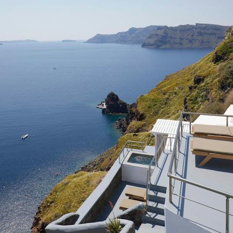 Feel the freedom of expansive views across Santorini's coastline