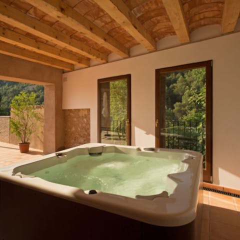 Soak up the woodland vistas from the shared hot tub