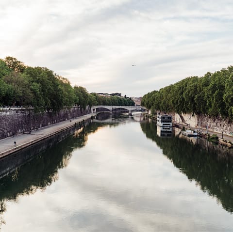 Take a leisurely stroll along the nearby River Tiber