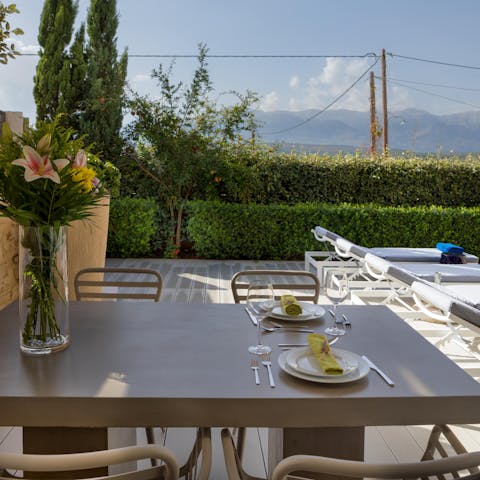 Gather the group for an alfresco breakfast on the poolside deck