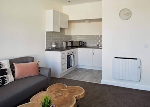 West Cliff Modern image 4