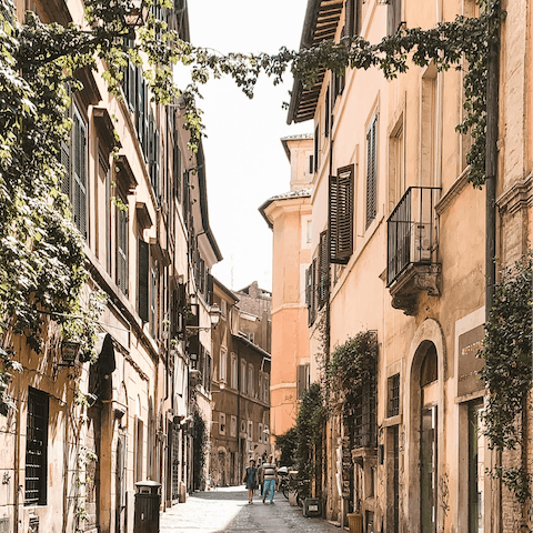 Wind your way through the majestic streets of central Rome 