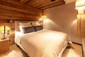 Champagne Powder image 2