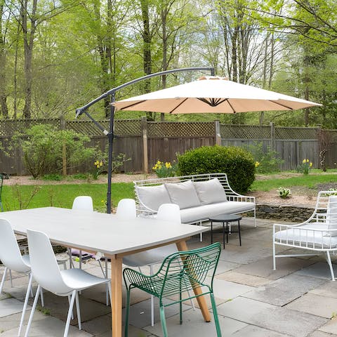 Light the barbecue and savour the magic of the outdoors