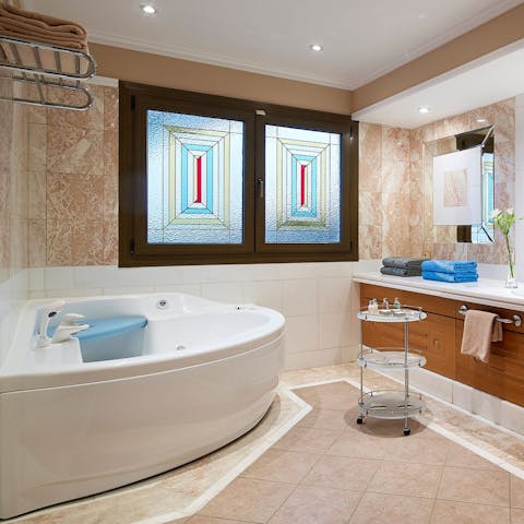 Unwind in the whirlpool tub and let your worries slip away