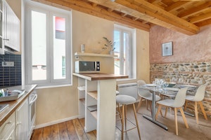 Brick & Beam image 7
