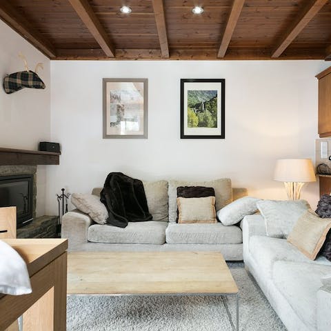 Savour a cup of hot chocolate in the snug living area