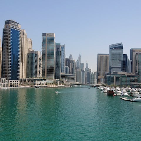 Discover Dubai Marina – a short drive away