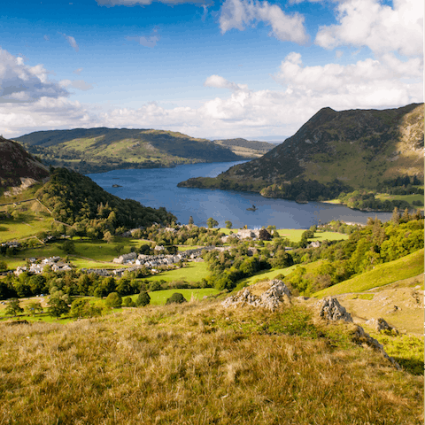 Drive to the famous  Lake Windermere in forty-five minutes