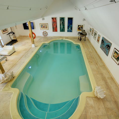 Take advantage of the superb shared indoor pool and treadmill