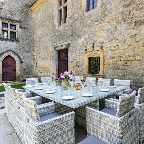A comfortable outside dining area in one of the castle's courtyard
