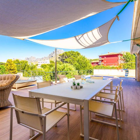 Enjoy lunch alfresco on the ample pool deck