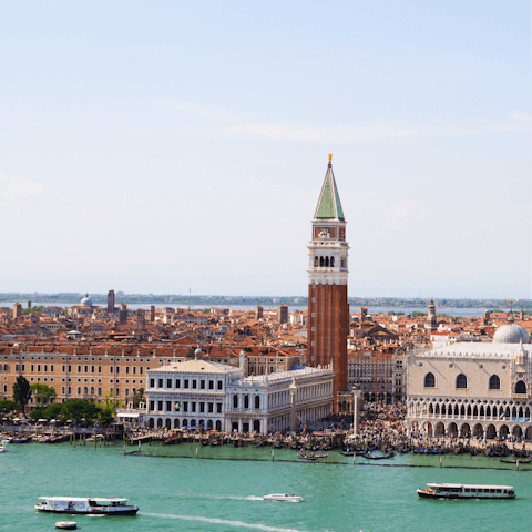 Discover many of Venice's main attractions which are within easy walking distance