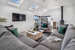 Lakeview Luxury image 1